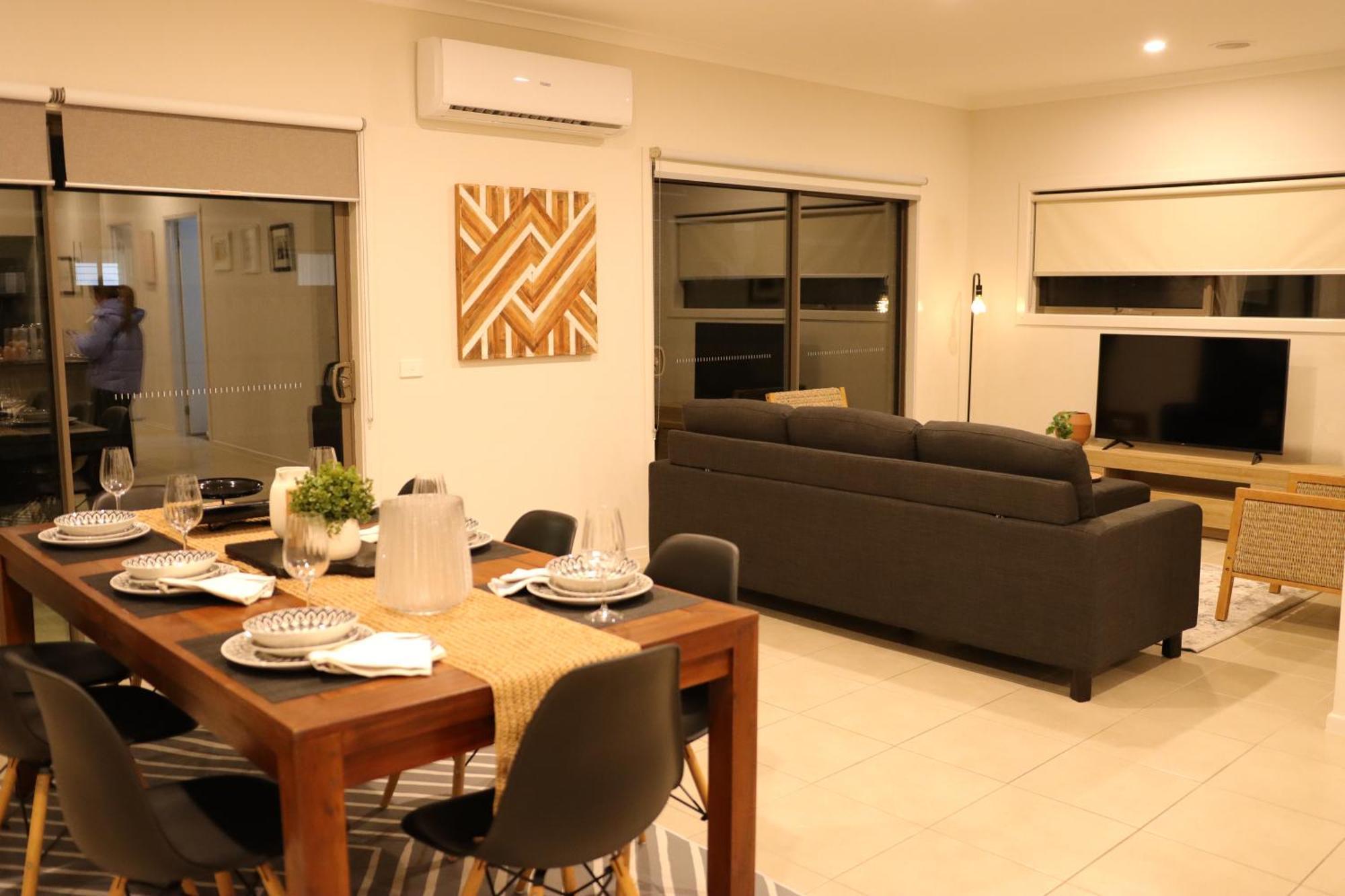 Melbourne Holiday House For 15 Peoples In Sanctuary Lake Point Cook Exterior photo